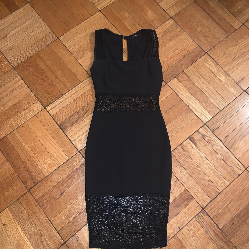 BLACK LACE FITTED MIDI DRESS